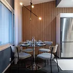 Apartamento Stylish Rowhouse, Guiet Area Free Wi-fi & Parking