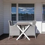 Stylish Rowhouse, Guiet Area Free Wi-fi & Parking