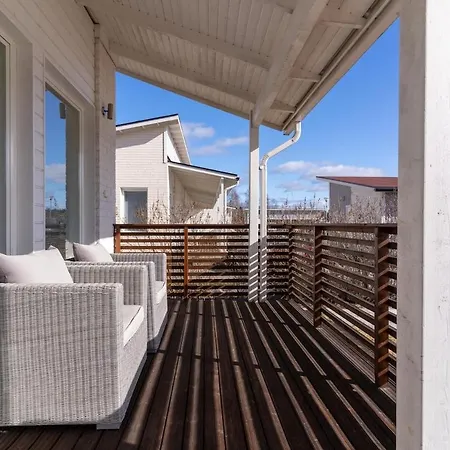 Stylish Rowhouse, Guiet Area Free Wi-fi & Parking Apartamento
