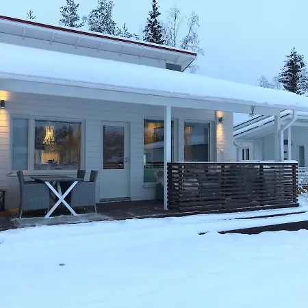 Stylish Rowhouse, Guiet Area Free Wi-fi & Parking