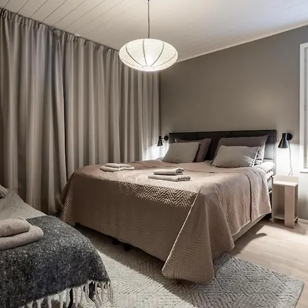 Stylish Rowhouse, Guiet Area Free Wi-fi & Parking