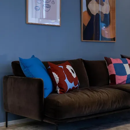 Stylish Rowhouse, Guiet Area Free Wi-fi & Parking *