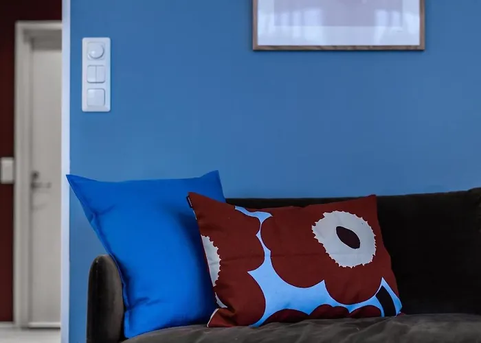 Stylish Rowhouse, Guiet Area Free Wi-fi & Parking *