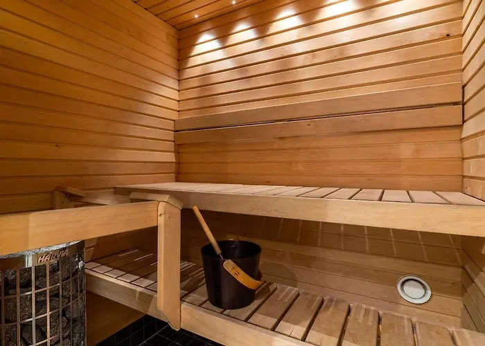 Stylish Rowhouse, Guiet Area Free Wi-fi & Parking